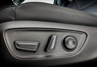Подержанный автомобиль Toyota Land Cruiser Suv 2023 года (22 фото)