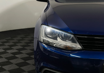 Подержанный автомобиль Volkswagen Jetta Sedan 2014 года (15 фото)