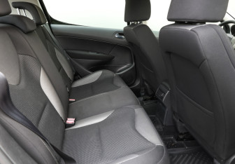 Подержанный автомобиль Peugeot 308 Hatchback 2010 года (12 фото)