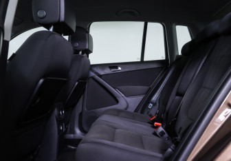Подержанный автомобиль Volkswagen Tiguan 2015 года (12 фото)