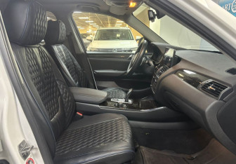 Подержанный автомобиль BMW X3 2015 года (10 фото)