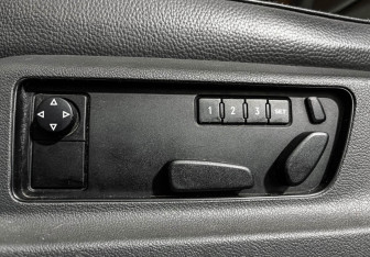 Подержанный автомобиль Volkswagen Touareg 2008 года (15 фото)