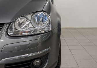 Подержанный автомобиль Volkswagen Jetta Sedan 2010 года (16 фото)