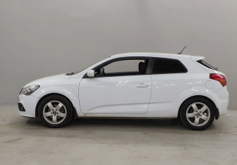 Подержанный автомобиль Kia Ceed Hatchback 2011 года (8 фото)
