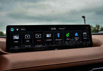 Подержанный автомобиль Genesis G80 2021 года (27 фото)