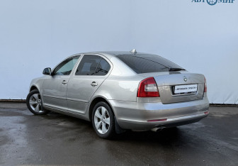 Подержанный автомобиль Skoda Octavia Liftback 2012 года (7 фото)