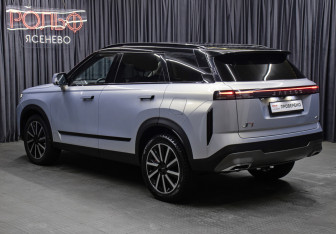 Подержанный автомобиль Jaecoo J7 2023 года (7 фото)