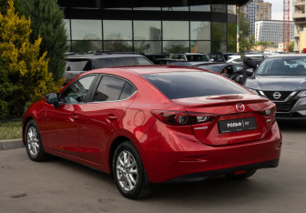 Подержанный автомобиль Mazda 3 Sedan 2014 года (5 фото)