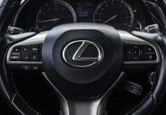 Подержанный автомобиль Lexus RX 2017 года (11 фото)
