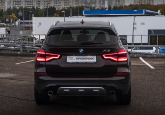Подержанный автомобиль BMW X3 2017 года (6 фото)