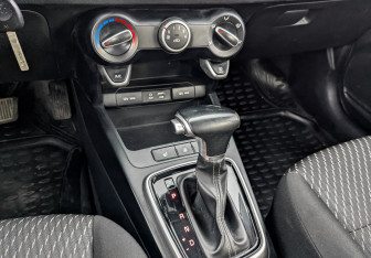 Подержанный автомобиль Kia Rio Hatchback 2020 года (19 фото)