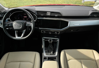 Подержанный автомобиль Audi Q3 2021 года (12 фото)