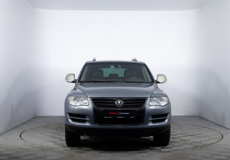 Подержанный автомобиль Volkswagen Touareg 2008 года (2 фото)