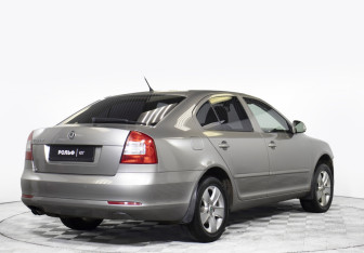 Подержанный автомобиль Skoda Octavia Liftback 2009 года (5 фото)