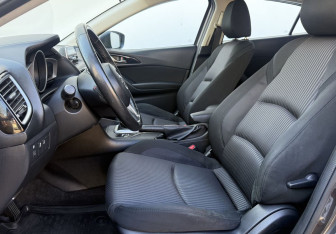 Подержанный автомобиль Mazda 3 Hatchback 2013 года (10 фото)