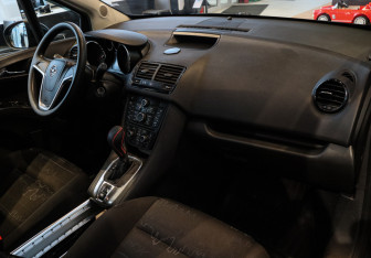 Подержанный автомобиль Opel Meriva 2012 года (7 фото)