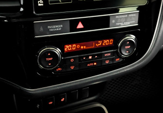 Подержанный автомобиль Mitsubishi Outlander 2019 года (25 фото)