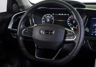 Подержанный автомобиль Geely Tugella 2022 года (13 фото)