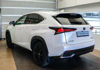 Подержанный автомобиль Lexus NX 2017 года (6 фото)