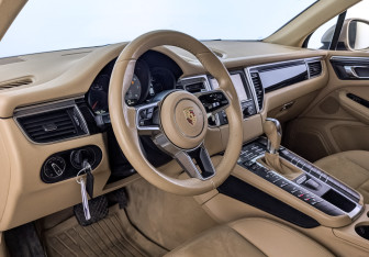 Подержанный автомобиль Porsche Macan 2014 года (15 фото)