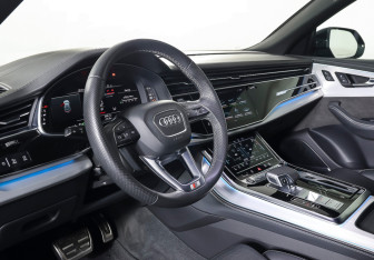 Подержанный автомобиль Audi Q8 2022 года (14 фото)
