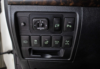 Подержанный автомобиль Toyota Land Cruiser Suv 2013 года (19 фото)