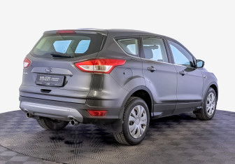 Подержанный автомобиль Ford Kuga 2016 года (5 фото)