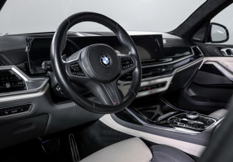 Подержанный автомобиль BMW X7 2023 года (14 фото)