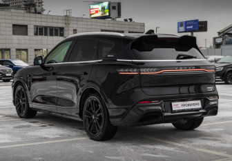 Подержанный автомобиль Voyah Free 2023 года (9 фото)