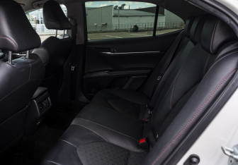 Подержанный автомобиль Toyota Camry Sedan 2022 года (14 фото)