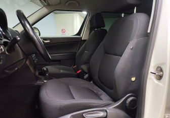 Подержанный автомобиль Skoda Yeti 2013 года (10 фото)