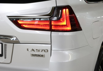 Подержанный автомобиль Lexus LX 2018 года (25 фото)