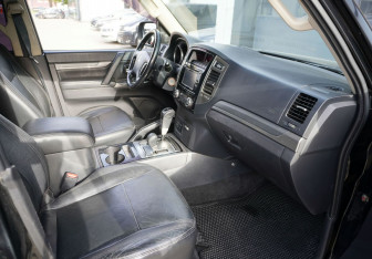 Подержанный автомобиль Mitsubishi Pajero 2014 года (9 фото)
