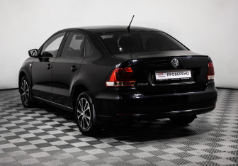 Подержанный автомобиль Volkswagen Polo Sedan 2016 года (7 фото)