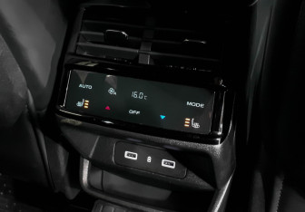 Подержанный автомобиль Geely Monjaro 2024 года (24 фото)