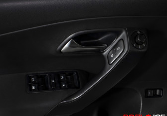 Подержанный автомобиль Volkswagen Polo Sedan 2011 года (18 фото)