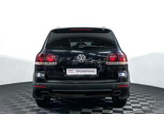 Подержанный автомобиль Volkswagen Touareg 2008 года (6 фото)