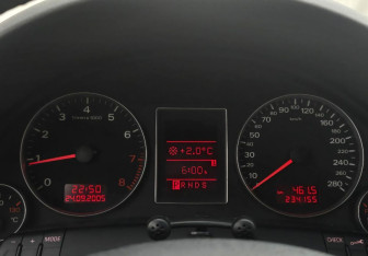 Подержанный автомобиль Audi A4 Sedan 2006 года (12 фото)