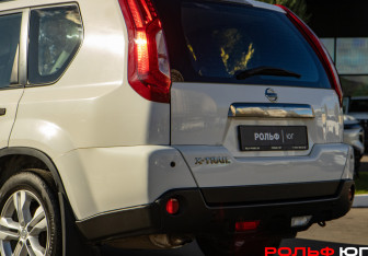Подержанный автомобиль Nissan X-Trail 2012 года (18 фото)