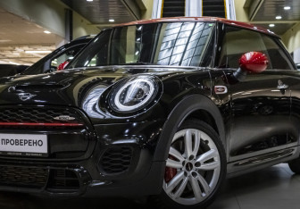 Подержанный автомобиль MINI Hatch 2019 года (2 фото)