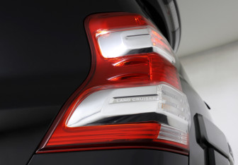 Подержанный автомобиль Toyota Land Cruiser Prado 2016 года (22 фото)