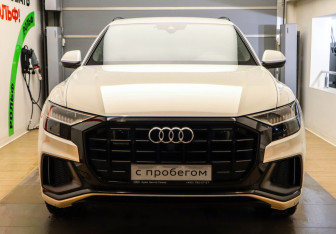 Подержанный автомобиль Audi Q8 2019 года (2 фото)