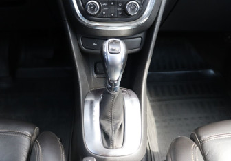 Подержанный автомобиль Opel Mokka 2015 года (19 фото)