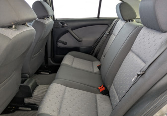 Подержанный автомобиль Skoda Octavia Liftback 2010 года (12 фото)