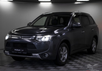Подержанный автомобиль Mitsubishi Outlander 2014 года (26 фото)