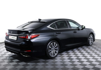 Подержанный автомобиль Lexus ES 2020 года (5 фото)
