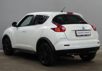 Подержанный автомобиль Nissan Juke 2011 года (7 фото)