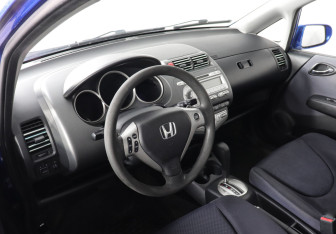 Подержанный автомобиль Honda Jazz 2007 года (6 фото)