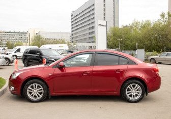Подержанный автомобиль Chevrolet Cruze Sedan 2011 года (6 фото)