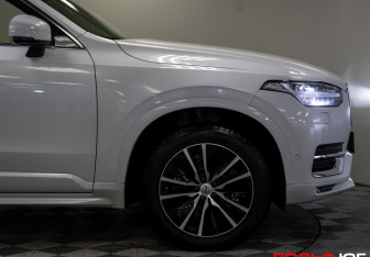 Подержанный автомобиль Volvo XC90 2019 года (32 фото)